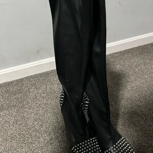 AZALEA WANG RIGHT ON BEAT CHUNKY BOOT IN BLACK – AKIRA